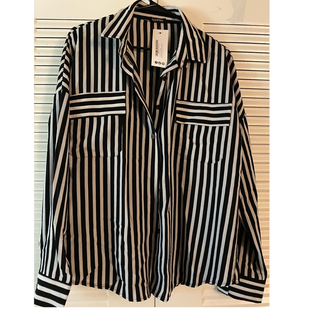 NWT Boohoo Striped Blouse with pockets.